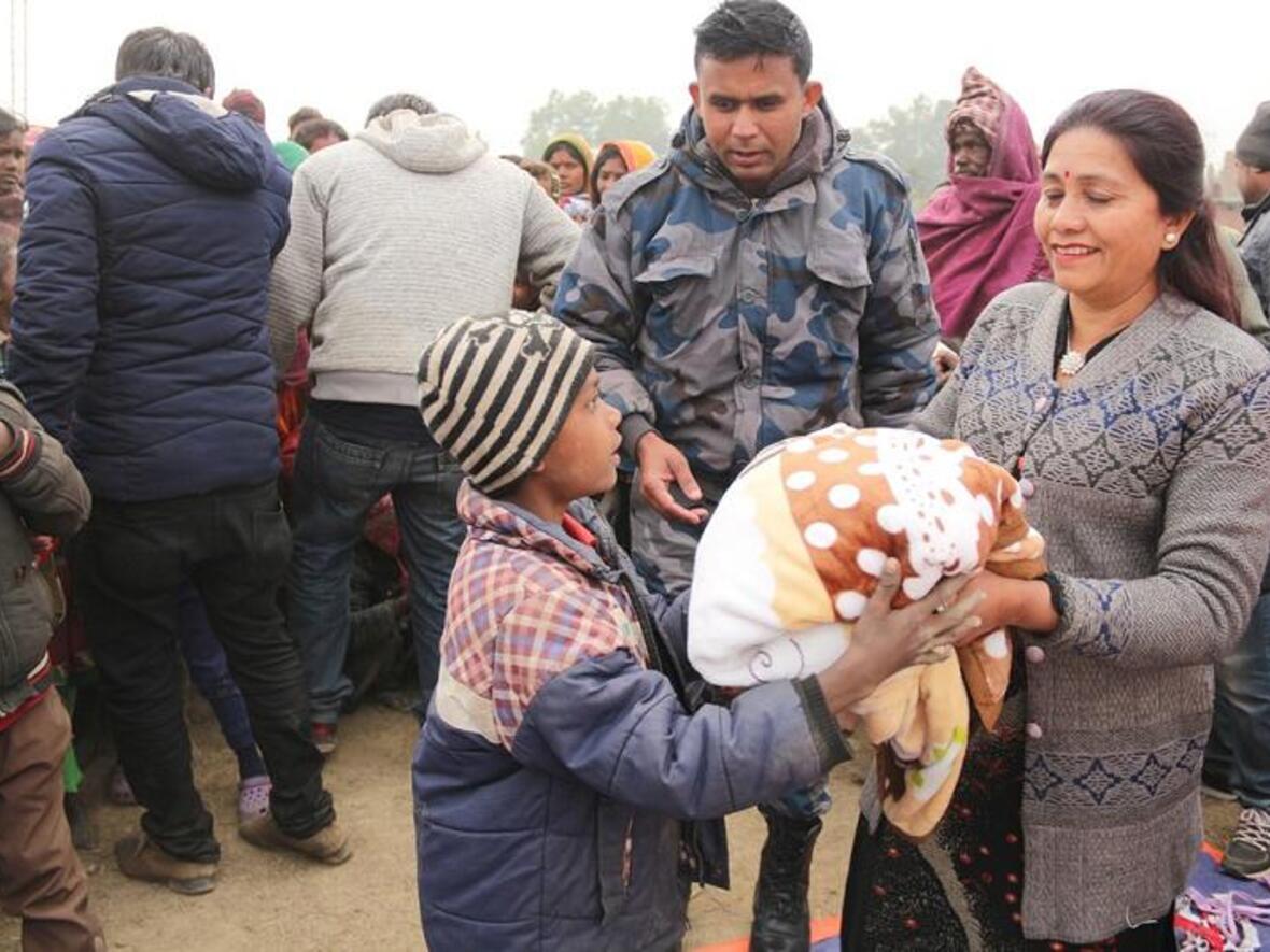help-for-needy-people-after-cold-snap-2